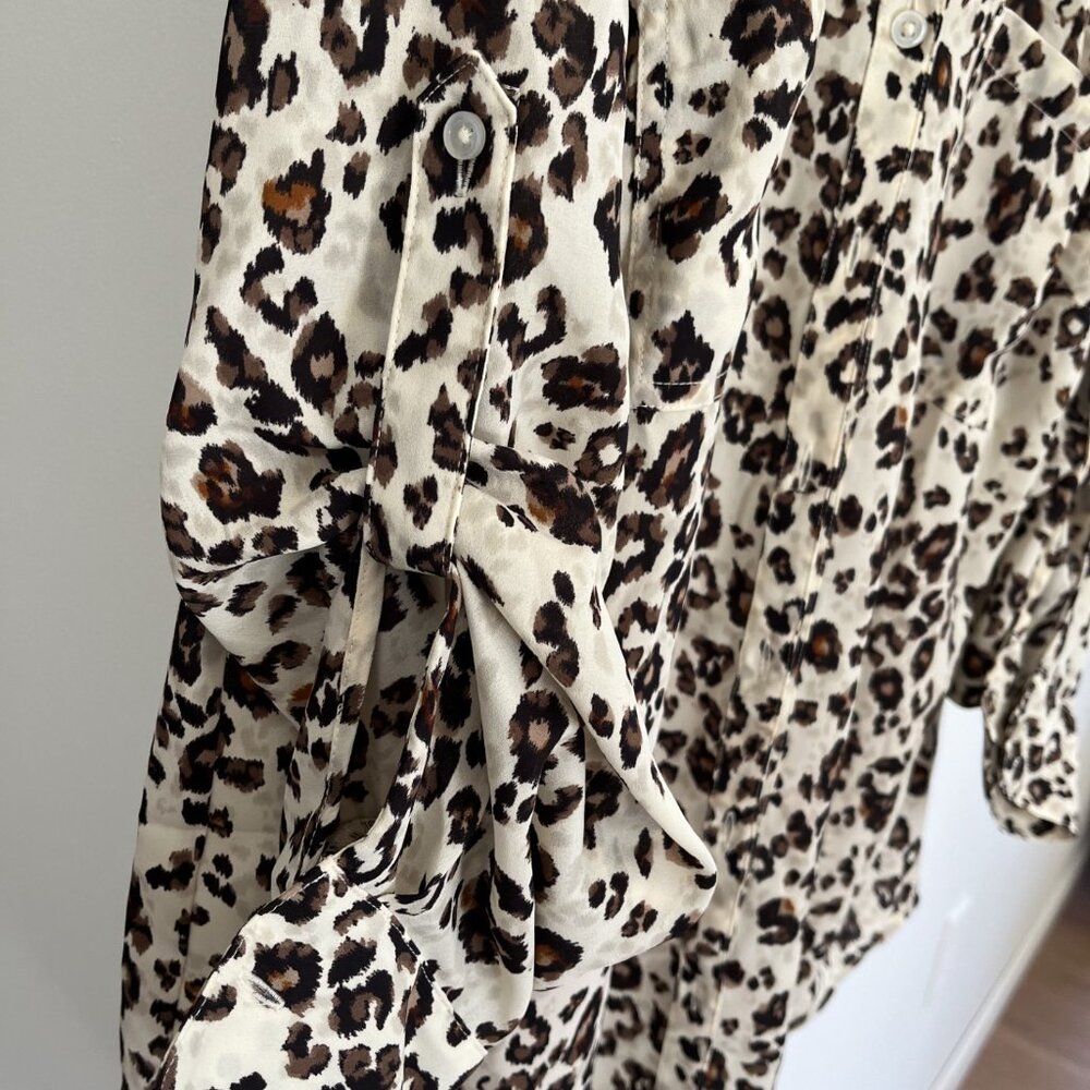 Animal Print Blouse XL Maurices Button Up Flowy Business Casual Chic Trending - Picture 4 of 6